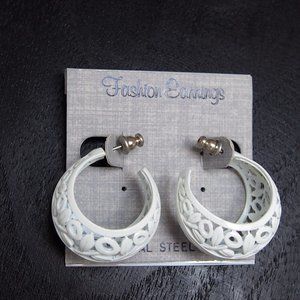 NOS Adorable Vintage Filigree Hoop Earrings